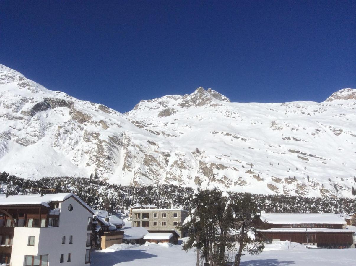 Chesa La Montanella - Ferienwohnung, Maloja Exteriör bild
