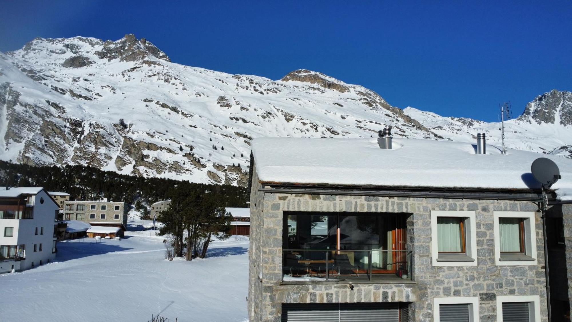 Chesa La Montanella - Ferienwohnung, Maloja Exteriör bild